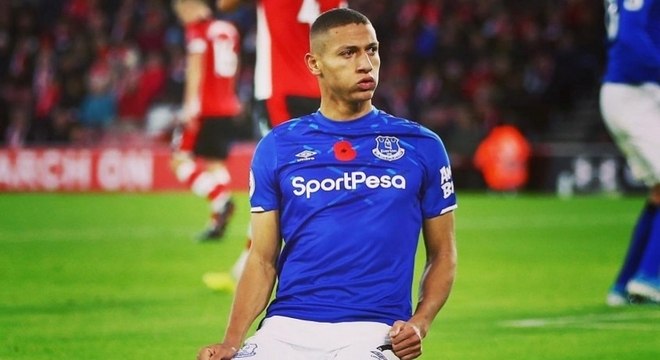 Richarlison conhece colegas de Tottenham e diz que parece um