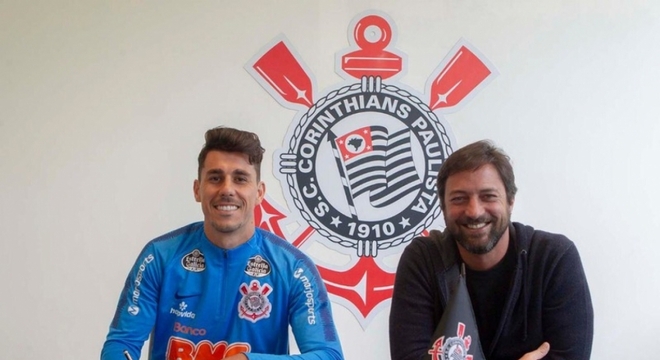 Danilo Avelar agora é jogador do Corinthians em definitivo