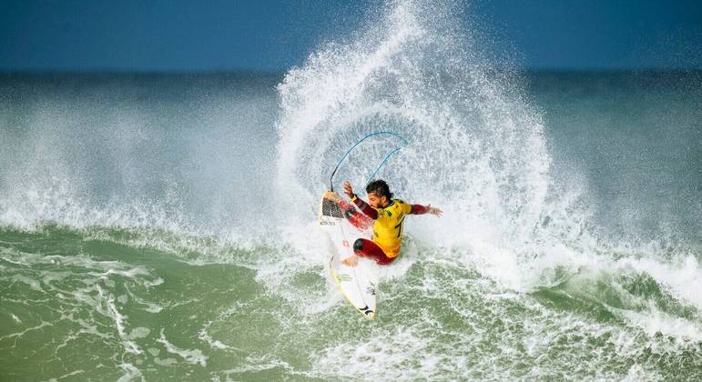 Gabriel Medina é campeão em etapa na Austrália; Tatiana Weston