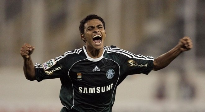 Em 2009, Cleiton Xavier fez gol histórico pelo Palmeiras, contra o Colo-Colo