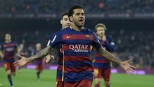 Daniel Alves volta ao Camp Nou para acompanhar vitória do Barcelona: 'Sinto falta'