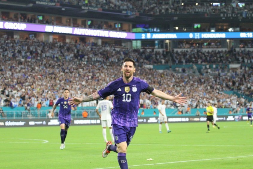 Messi brilha no milésimo jogo, Argentina vence Austrália e avança na Copa -  Futebol - R7 Copa do Mundo