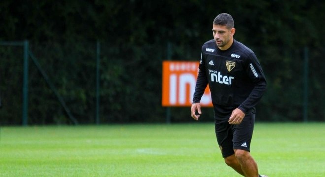 Diego Souza é reserva do São Paulo neste momento