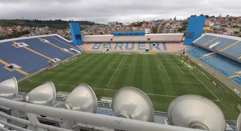 Clássico entre Palmeiras e Corinthians acontece neste sábado (23), em Barueri
