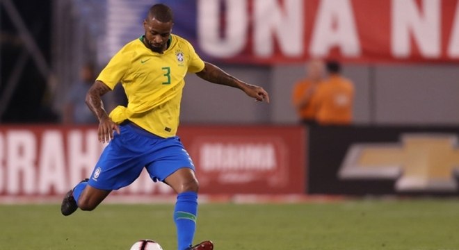 Oferta milionária por Dedé aponta urgência do Flamengo por zagueiro