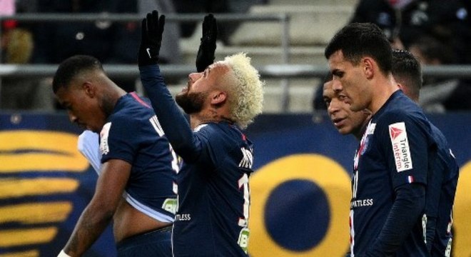 Neymar comemora classificação do PSG à final da Copa da Liga