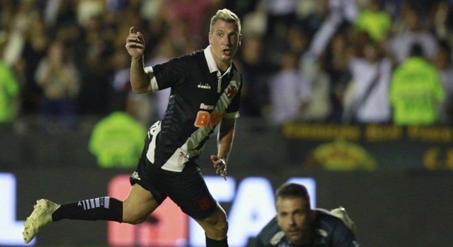 Maxi marcou em jogo que o Vasco perdeu para o Atlético-MG 