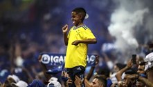 Vini Jr e Arrascaeta parabenizam Cruzeiro pelas redes sociais