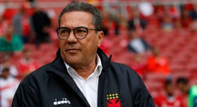Luxemburgo atualmente é técnico do Vasco