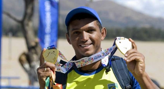 Isaquias Queiroz, da canoagem, é esperança. No Rio, ele levou três medalhas