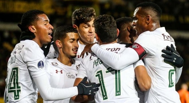 Jogadores do Fluminense celebram gol na vitÃ³ria sobre o  PeÃ±arol 