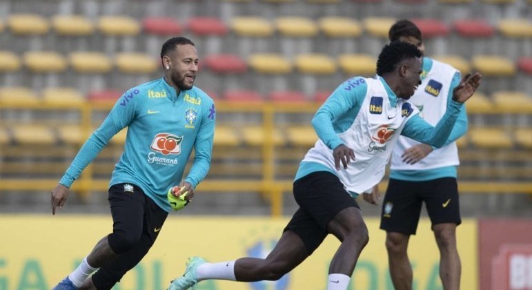 Vinícius Jr. fala sobre parceria com Neymar, mas evita comparações com Bebeto e Romário
