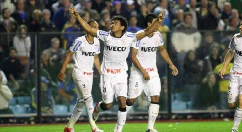 Romarinho fez um dos gols mais celebrados na história do Corinthians