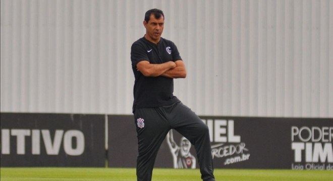 Carille mantém esquema tático pela terceira vez seguida no Corinthians