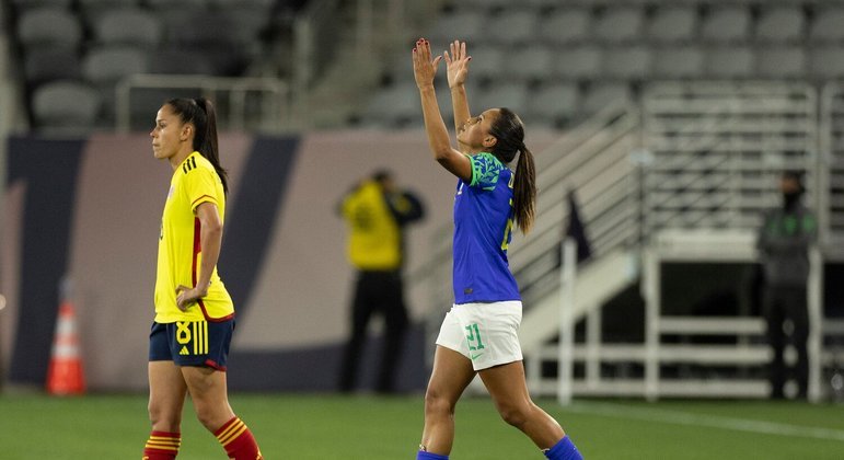 Brasil vence a Colômbia e garante vaga antecipada às quartas da