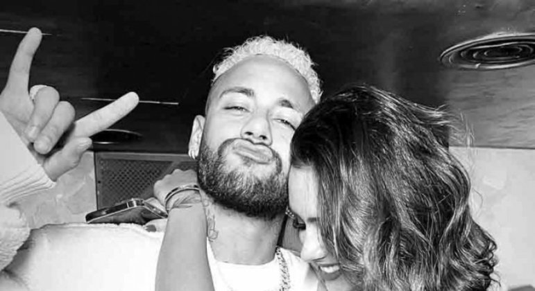 Foto de Neymar com a namorada levantou dúvidas 