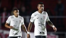 Paulinho sofre entorse no joelho e será reavaliado no retorno do Corinthians ao Brasil