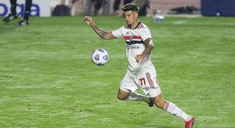 Autor de dois gols, Rigoni lamenta empate do São Paulo contra o Fortaleza
