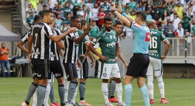 Cartões amarelos para Botafogo e reclamações marcaram jogo contra Palmeiras