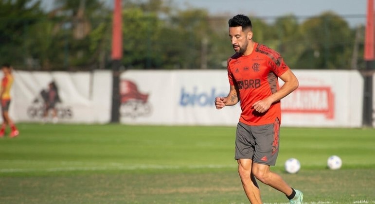 Isla se reapresenta ao Flamengo, mas não deve enfrentar o Vasco - Futebol -  R7 Campeonato Carioca