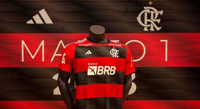 Flamengo lançou novo uniforme na última quinta-feira (26)