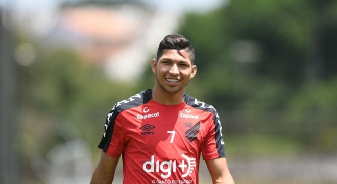Na mira do Palmeiras, Rony vive situação complicada com o Athletico