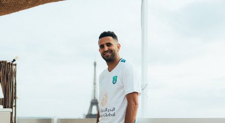 Mahrez deixa o City após 5 anos no clube

