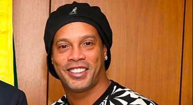 Ronaldinho está liberado para viajar para fora do Brasil