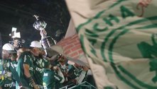 Deyverson 'regente' e provocações: a festa da torcida do Palmeiras