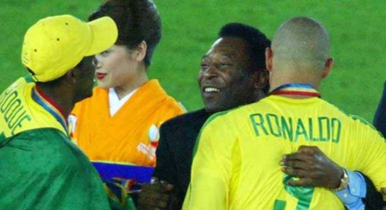 Ronaldo Fenômeno prestou homenagem a Pelé e se despediu dele por meio das redes sociais