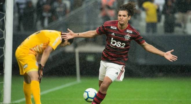 Willian Arão está de contrato renovado com o Flamengo