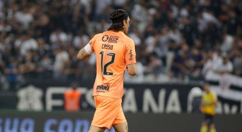 Após vitória do Corinthians, Cássio se emociona com homenagens: 'Sou muito grato'