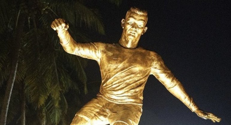 Estátua de Cristiano Ronaldo gera polêmica na Índia; entenda
