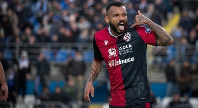 João Pedro vive grande momento no futebol italiano