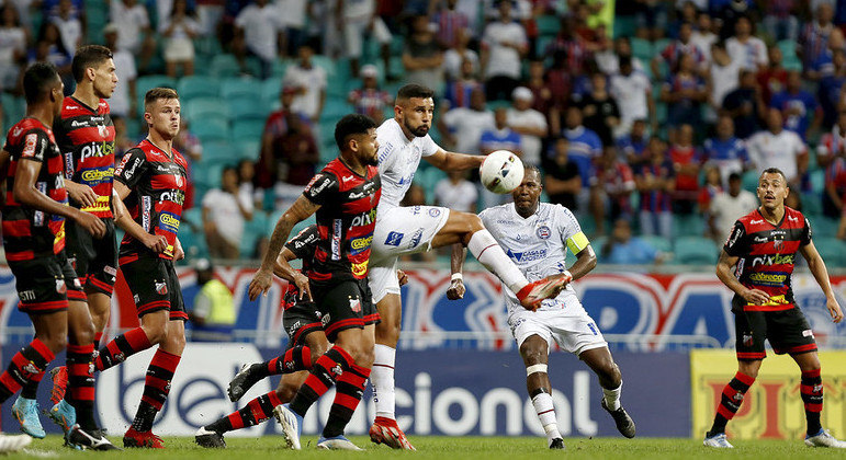 Lance de jogo entre Bahia e Ituano disputado na noite desta sexta-feira, na Arena Fonte Nova