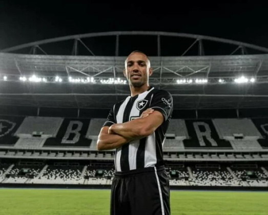 Fernando Marçal (33 anos) – Posição: lateral-esquerdo – Clube: Botafogo – Contrato até dezembro de 2023