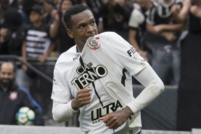 Criado nas divisões de base do Corinthians, tendo estreado em 2003, Jô foi negociado em 2006 com o CSKA, da Rússia. Depois passou por Manchester City, Everton, Galatasaray, Internacional e Atlético Mineiro, além de países como Emirados Árabes e China, antes de voltar ao Timão em 2017. E voltou sendo campeão e artilheiro do Brasileirão