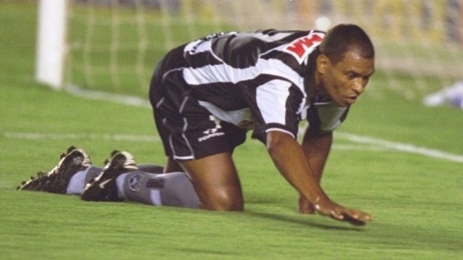 Companheiro de Túlio no título brasileiro de 1995, Donizete também passou pelo Botafogo mais de uma vez. Entre 89 e 90, o atacante já havia defendido o Glorioso, mas logo se transferiu para o México. O retorno ao Brasil veio com o título de 95, mas depois o Pantera vestiu outras camisas, como as de Corinthians, Cruzeiro, Vasco e Benfica, antes de voltar ao Alvinegro em 2000