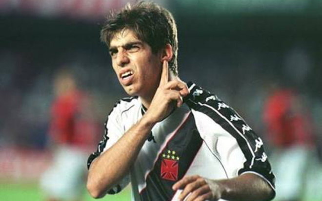 Um dos maiores ídolos da história recente do Vasco, Juninho teve a sua primeira passagem pelo clube entre 1995 e 2000. Em 2001, se transferiu para a França, onde virou ídolo do Lyon. Dez anos mais tarde o jogador retornou à São Januário para a alegria da torcida vascaína