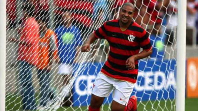 Revelado pelo Flamengo em 2000, Adriano foi negociado com a Inter de Milão em 2001. Após virar ídolo na Itália, retornou ao Rubro-Negro em 2009 para conquistar o Campeonato Brasileiro e se consolidar também como um ídolo no clube carioca