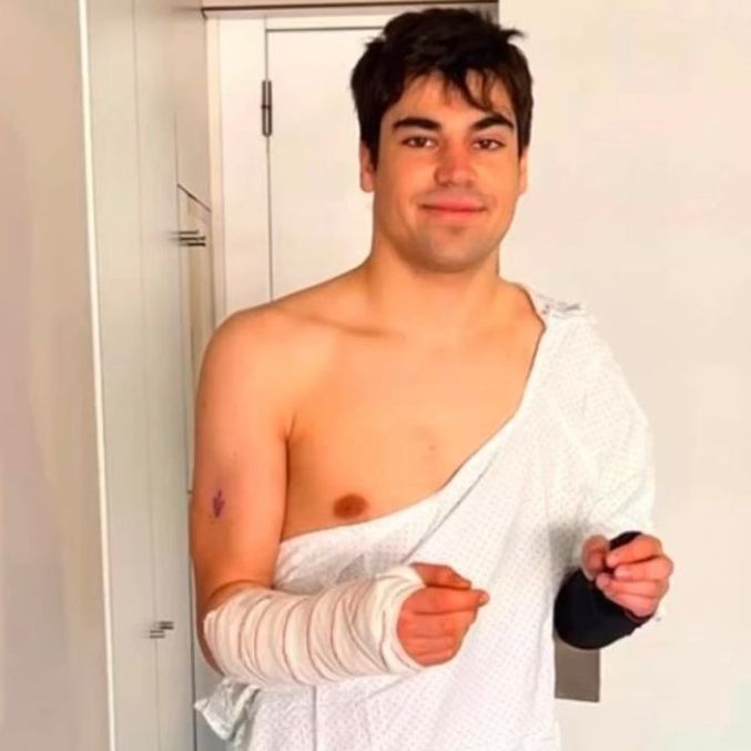 Lance Stroll fraturou os dois pulsos enquanto fazia um treino de bicicleta em Barcelona, na Espanha
