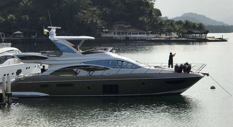 Lancha de André do Rap foi apreendida pela polícia em operação que deteve traficante