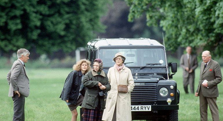 Além das station wagon, Elizabeth II sempre conduziu veículos da linha Land Rover 