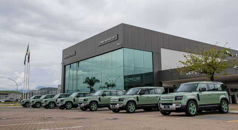 Land Rover Defender 75th Limited Edition tem pintura na cor Verde Grasmere