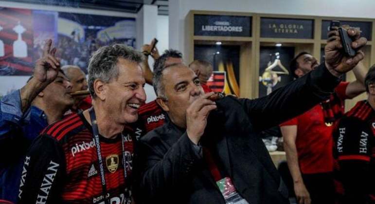 Landim e Marcos Braz comemoram a conquista da Libertadores de 2022. Tudo mudou