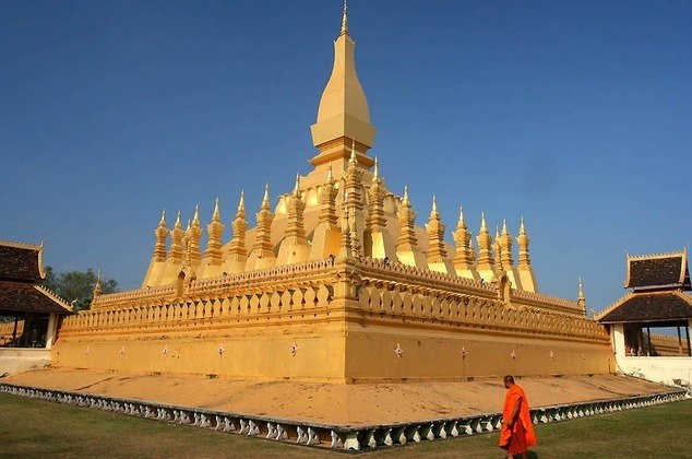 6. Laos - R$ 157,20 por diaEmbora a acomodação em Laos seja um pouco mais cara do que na maioria dos lugares do Sudeste Asiático, o país também está entre os dez mais baratos para viajar em 2023. Passeios em cachoeiras e até massagem podem fazer parte do roteiro, que custará 30 dólares (R$ 157,20) por dia