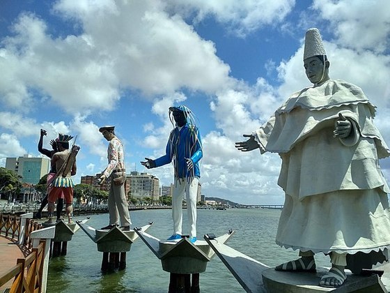 5º SERGIPENa quinta posição está Sergipe, com PIB de R$ 44,7 bilhões. A capital, Aracaju, tem belas praias e culinária diversificada. Na foto, o largo da Gente Sergipana