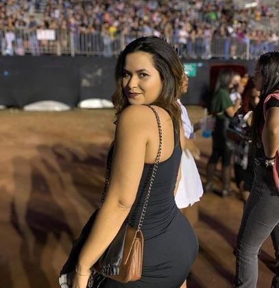 Além disso, Larissa tinha uma rotina ativa, costumava sair, viajar e compartilhava fotos ao lado de amigos e da família, que está inconsolável