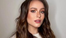 Larissa Manoela tem 'dia de princesa' antes de prestigiar peça do noivo, André Luiz Frambach