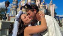 Larissa Manoela brinca com fama de levar namorados para Disney: 'É a primeira vez que trago meu noivo'
